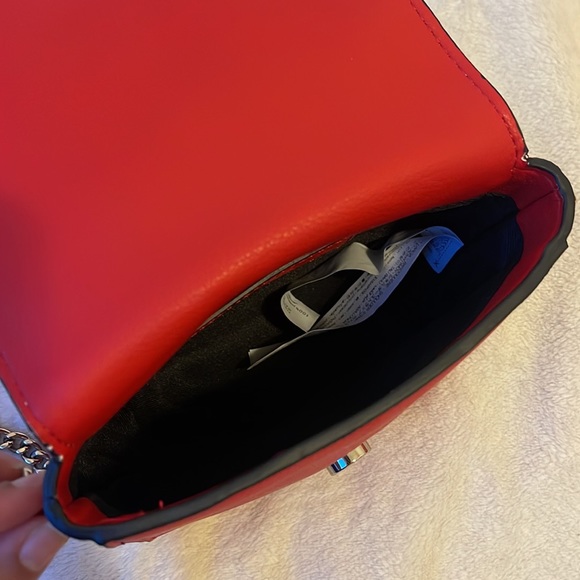 Red Crossbody Bag with chain link strap and gold buckle from ZARA - Picture 7 of 9